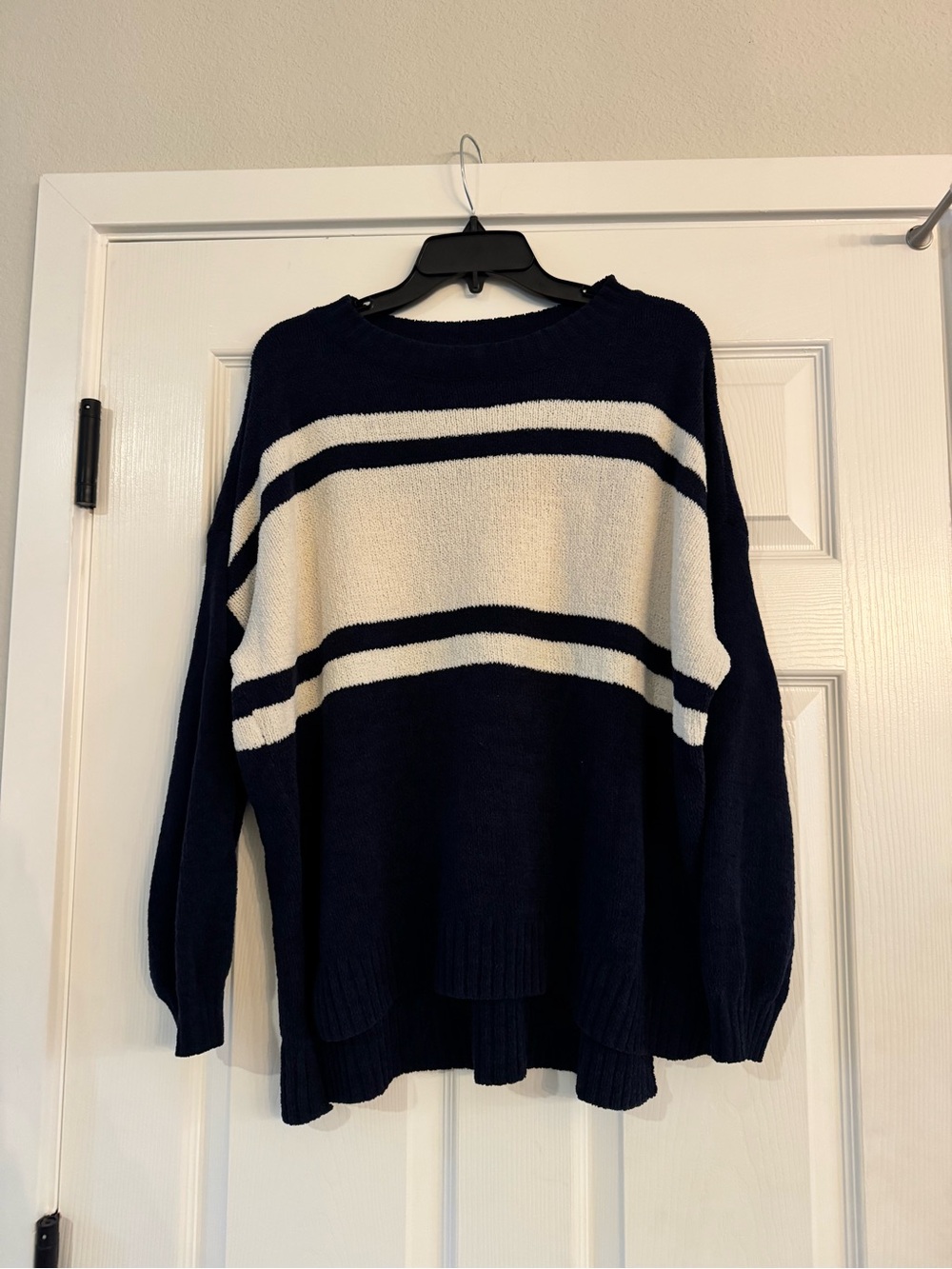 American Eagle Navy and Cream Striped Women’s Sweater